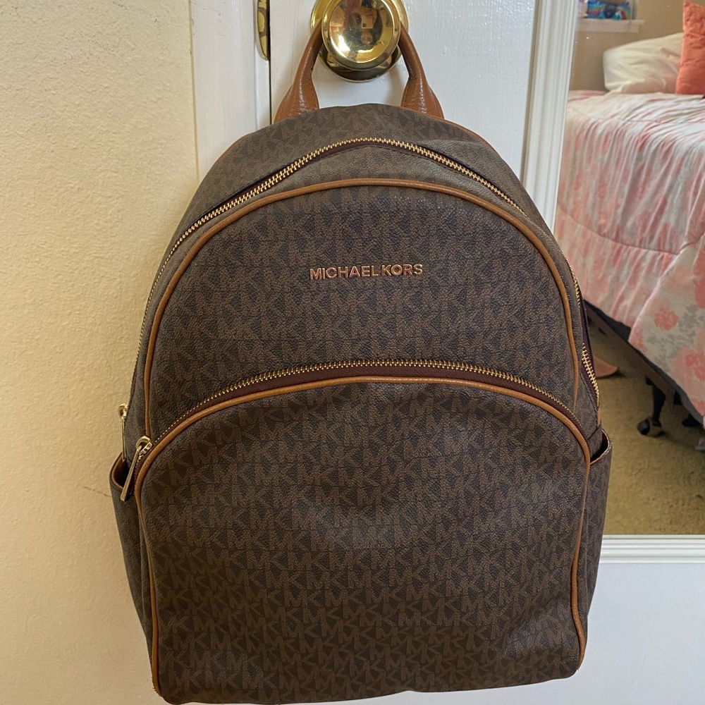 Michael kors backpack. 10/10 condition.